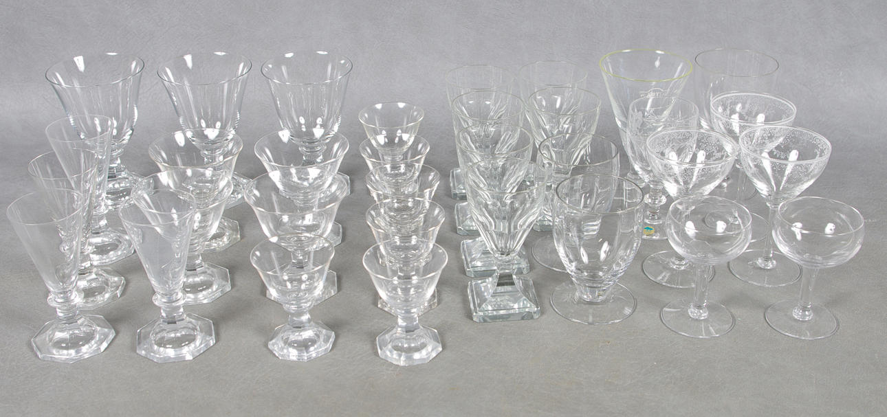 GLASSERVISDELAR, 33 delar, bl.a. Skruf.