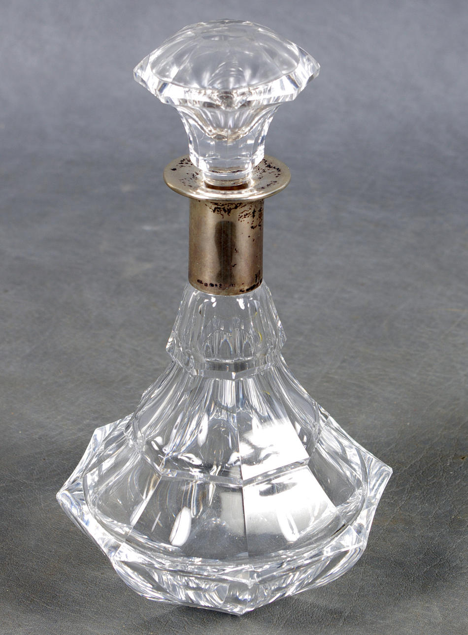 KARAFF, kristall med silverkrage.