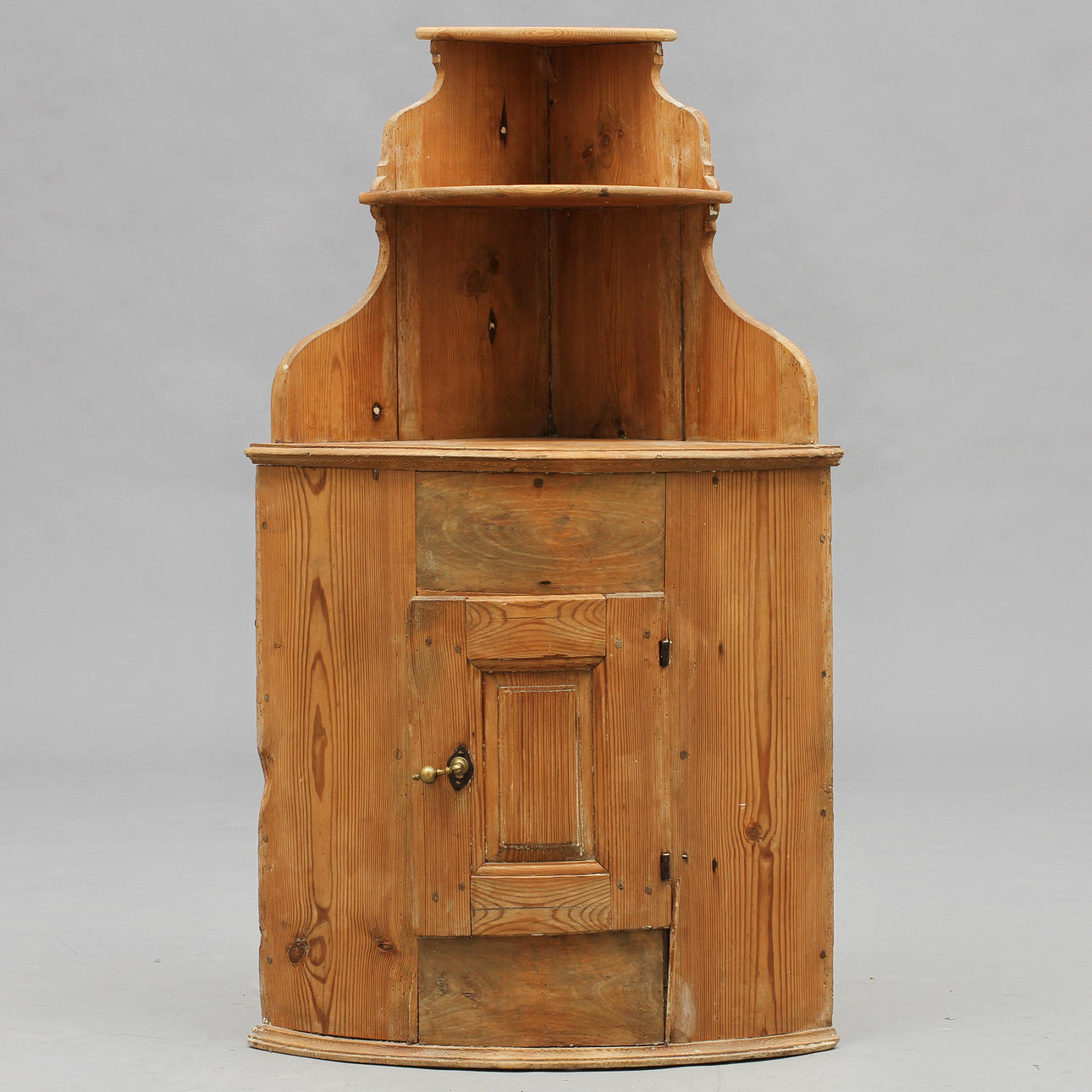 HÖRNSKÅP, 1800-tal.