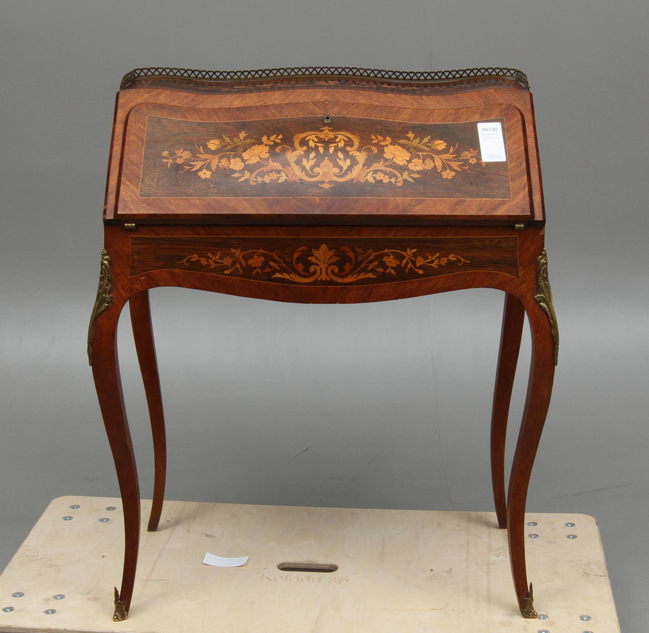 SNEDKLAFFSEKRETÄR, rokokostil, 1900-tal.