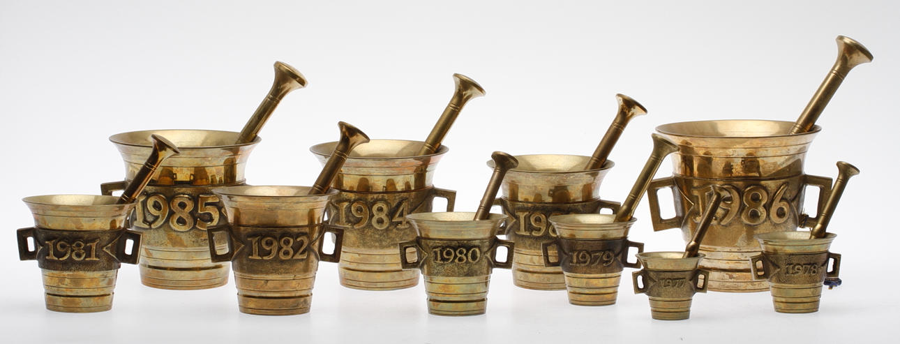 ÅRSMORTLAR med STÖT, 10 st, mässing, Skultuna, 1977-1986.