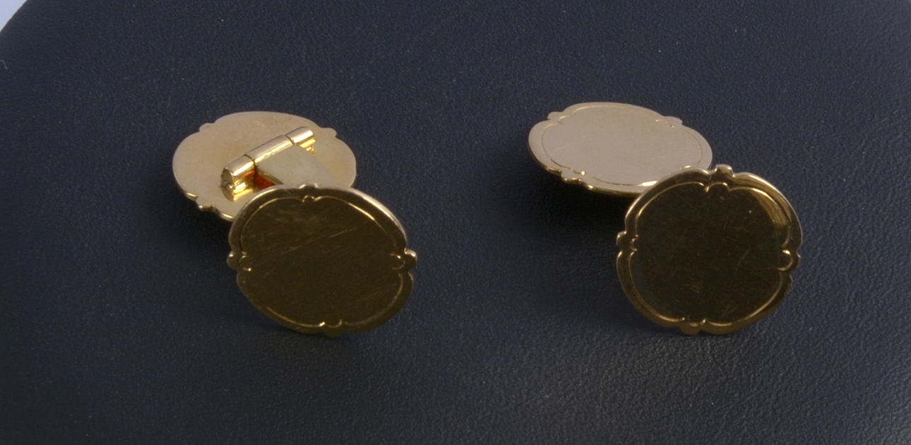 MANSCHETTKNAPPAR, guld 18K.