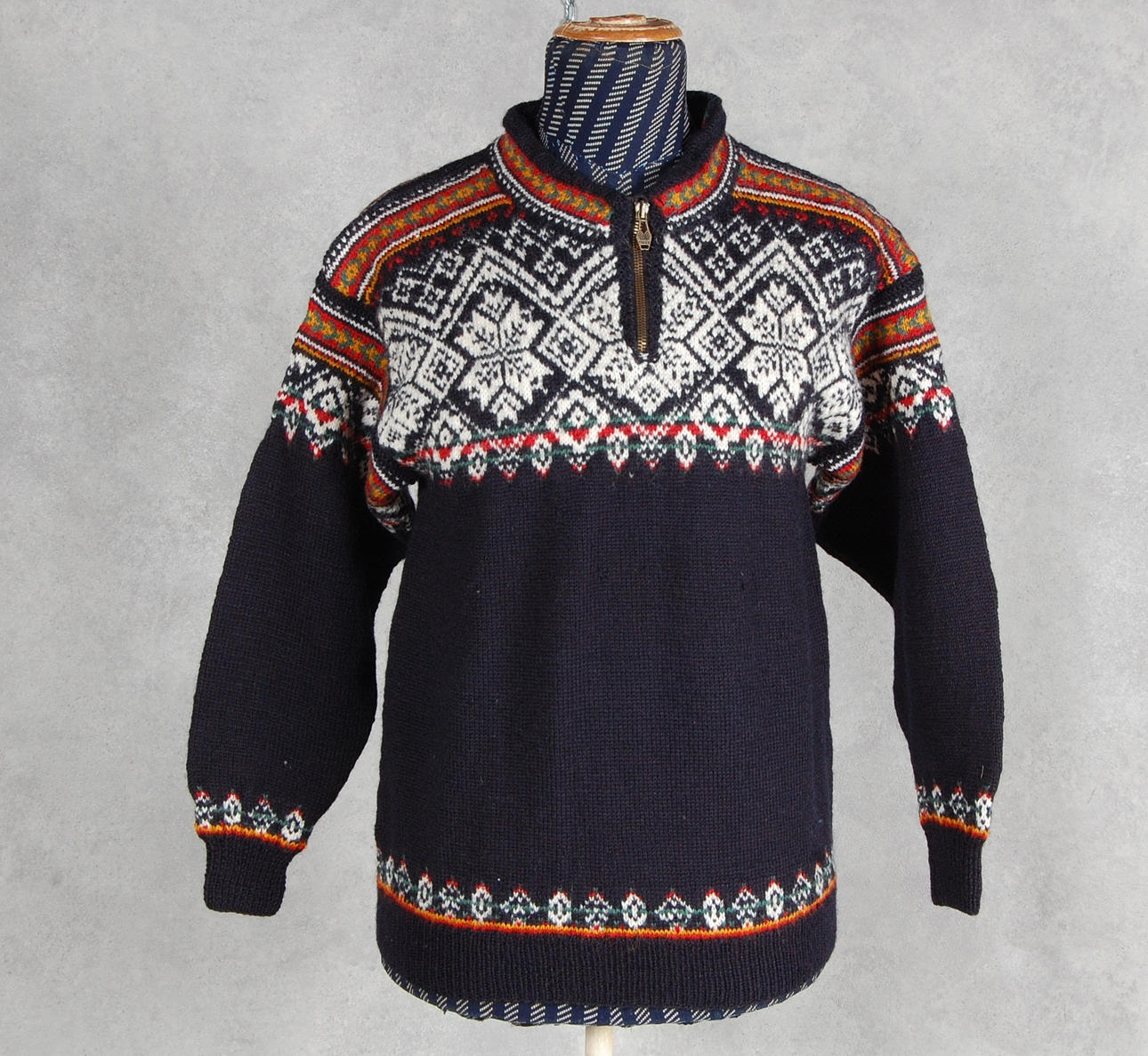 LUSEKOFTA, hand-knitted, size M.