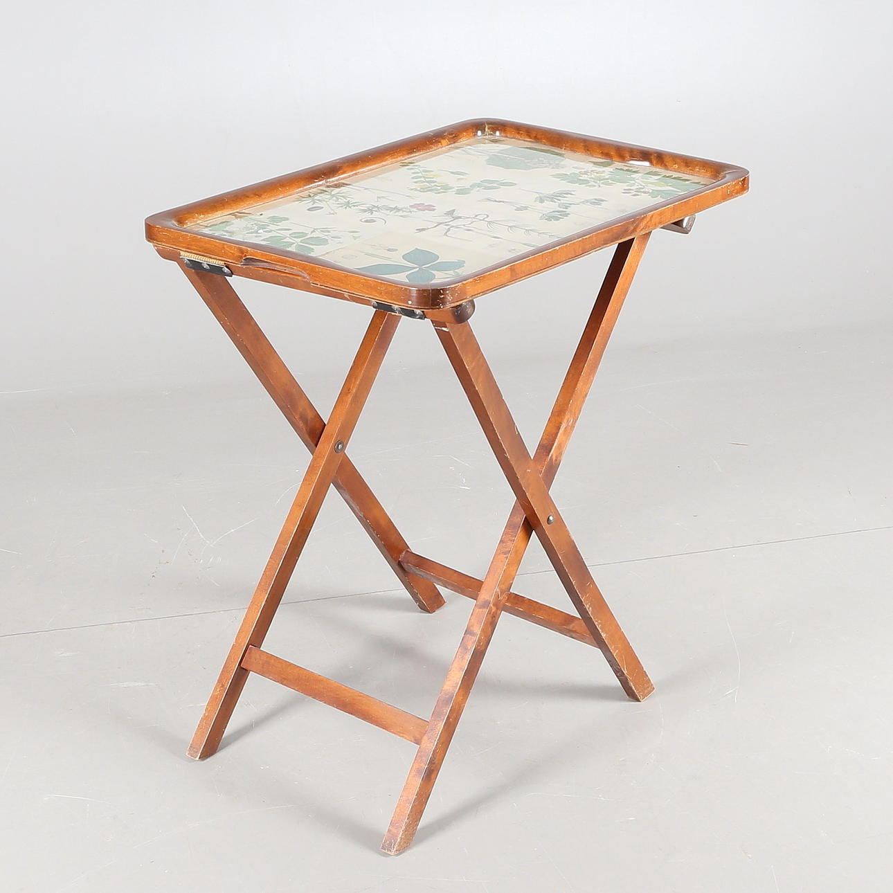 BRICKBORD, trä/glas, 1900-talets första hälft.