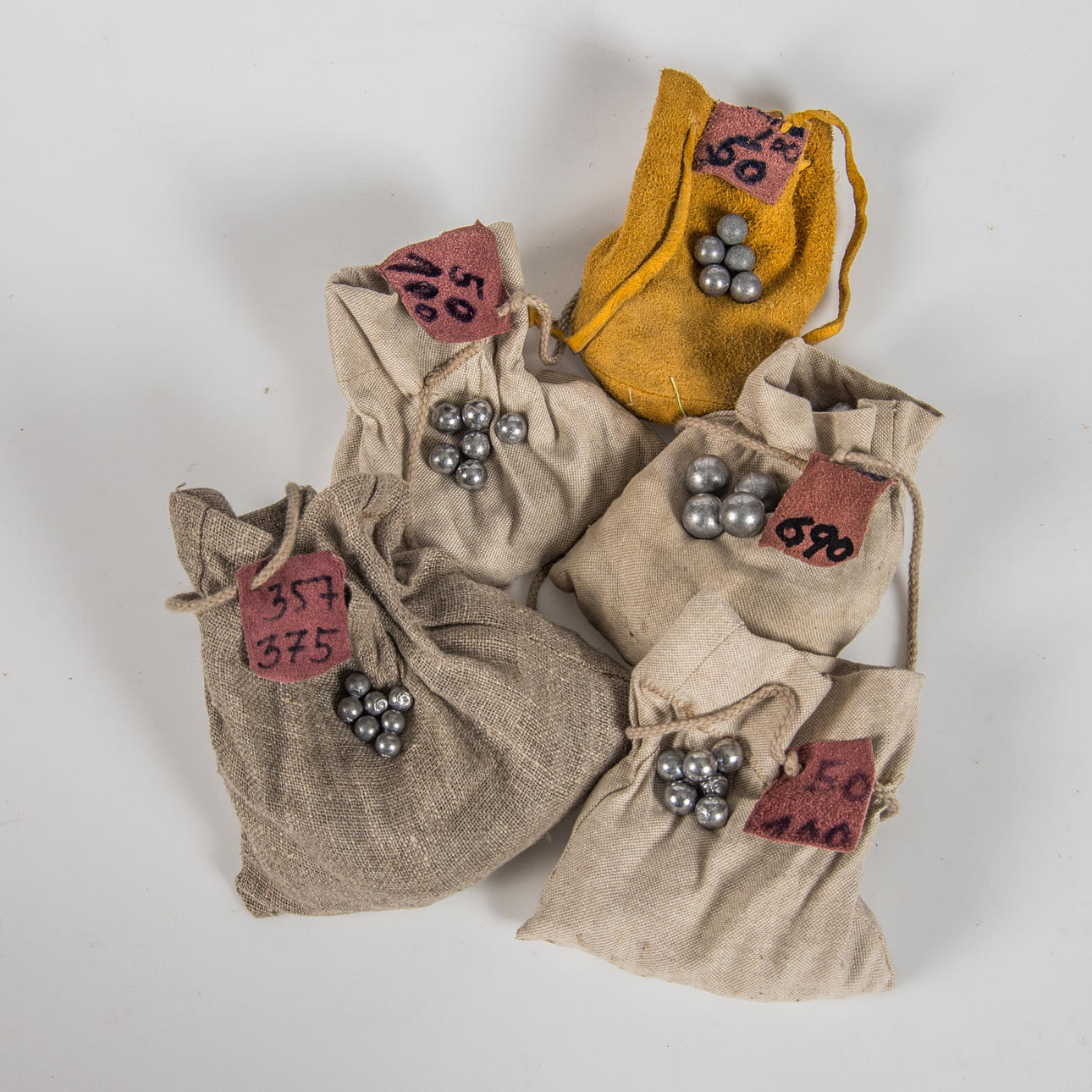 BALAS DE PLOMO para armas de avancarga, 5 bolsas.