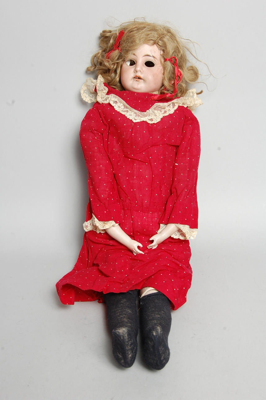 DOCKA, porslin, 1900-talets första hälft.