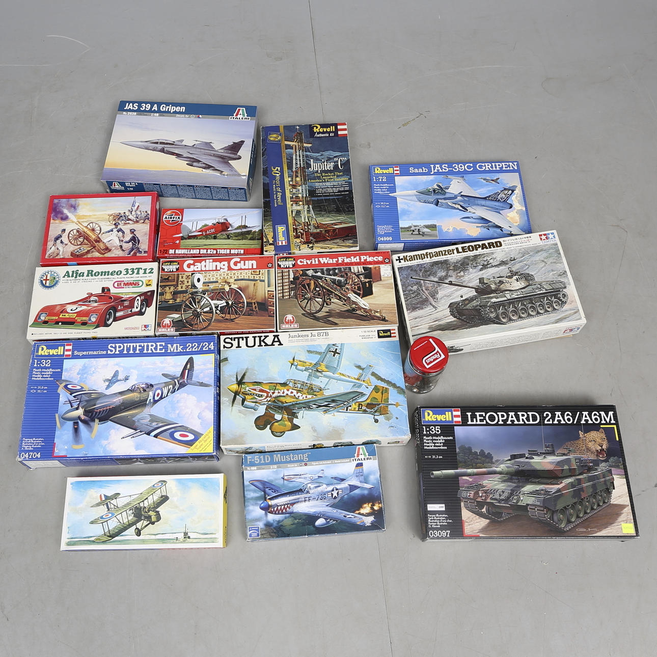 BAUSATZ/MODELLE, u.a. Revell.