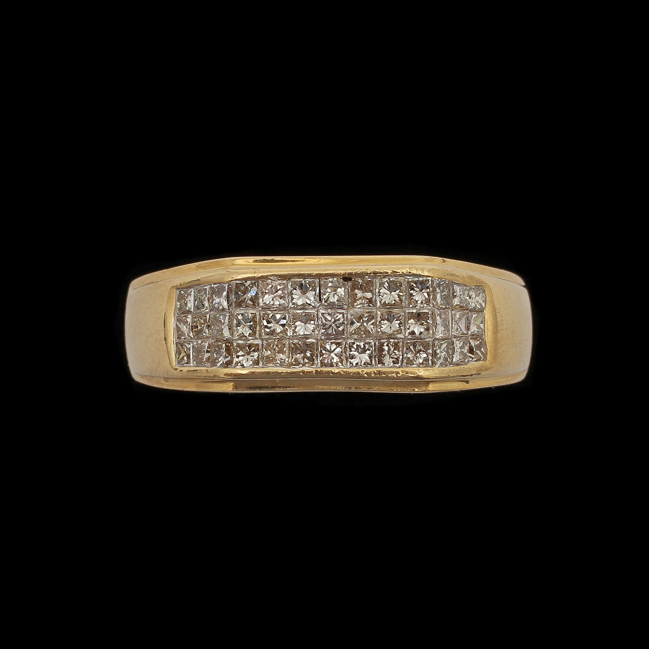 RING, 14k guld med 39 st diamanter, totalt ca 1,56 ct, 5,9 gram.