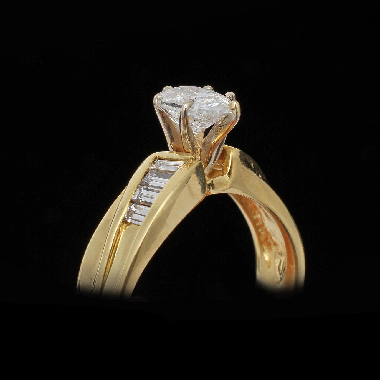 RING, 18k guld med 9 st diamanter, totalt ca 1,50 ct, 6,8 gram.