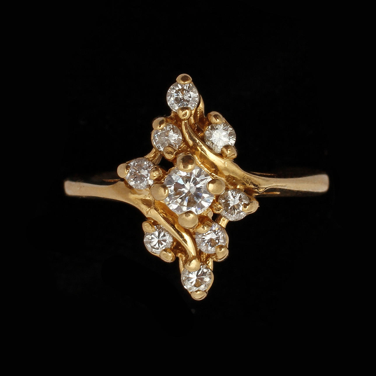 RING, 14k guld med 9 diamanter, 3,3 gram.