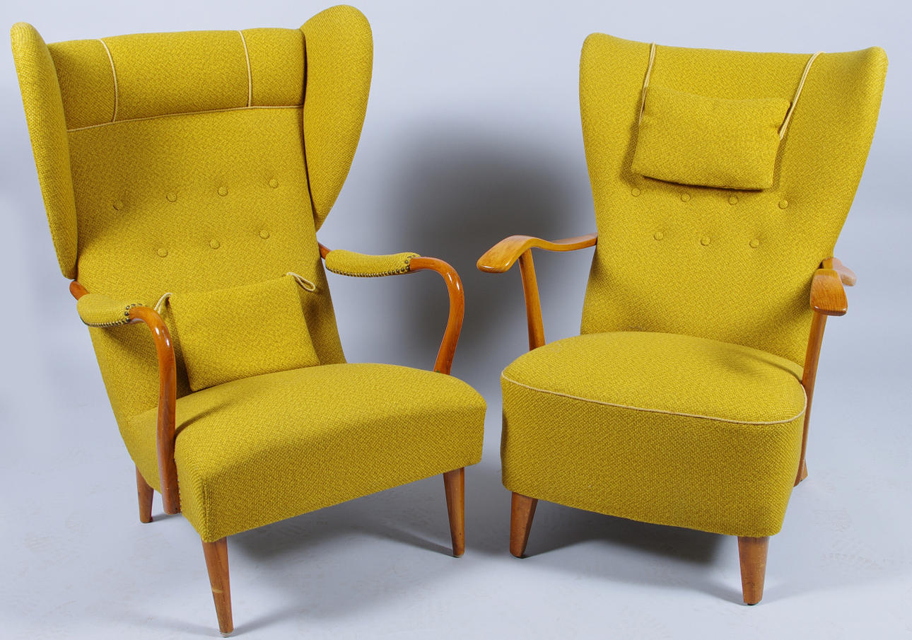 FÅTÖLJER, 2 stycken, snarlika.