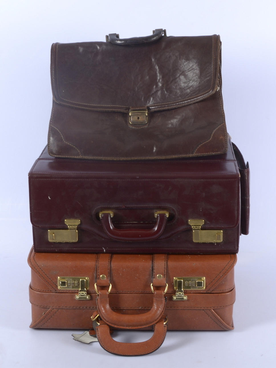 VÄSKOR, 3 st, läder, 1900-tal.