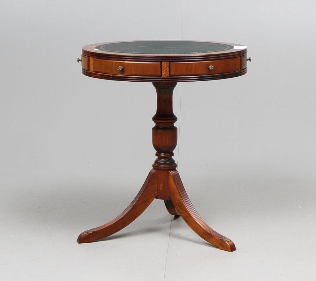 BORD, engelsk stil 1900-talets mitt.