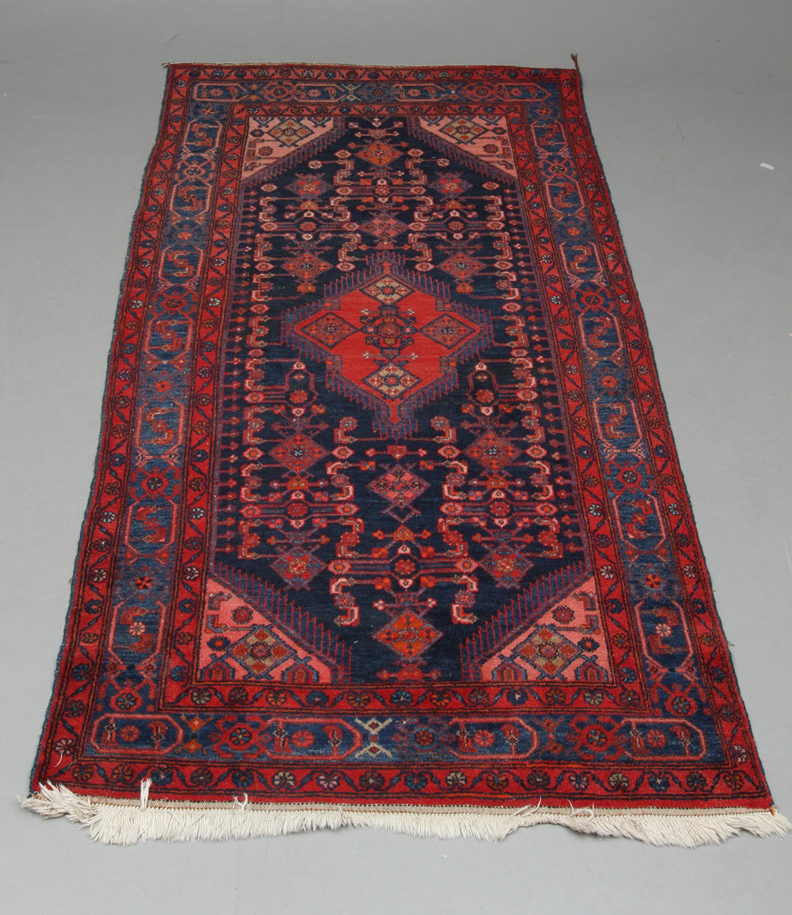 MATTA, orientalisk, ca 236 x 133 cm.