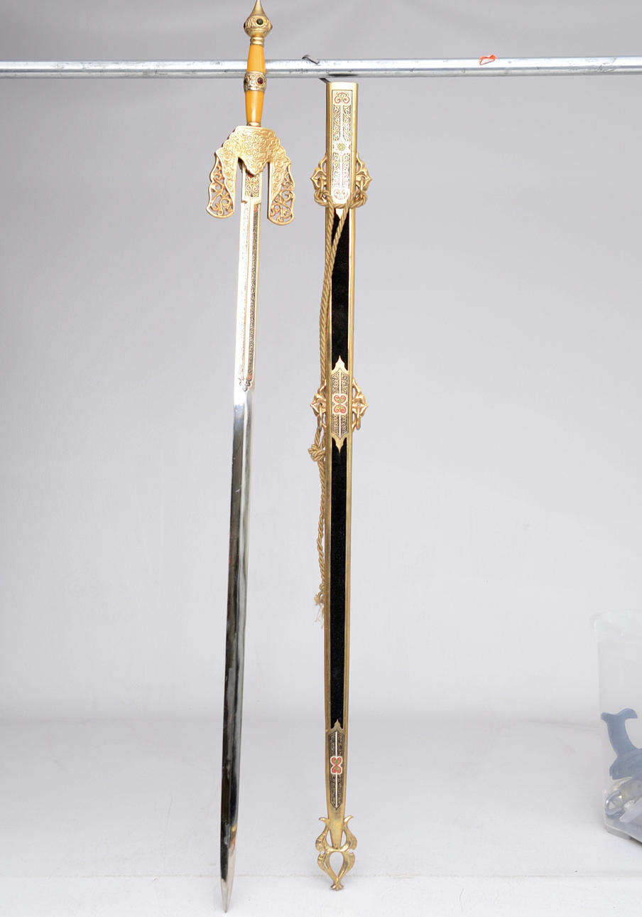 LONGSWORD, REPLICA.