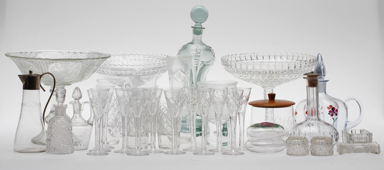 GLASFÖREMÅL, 1800-1900-tal.