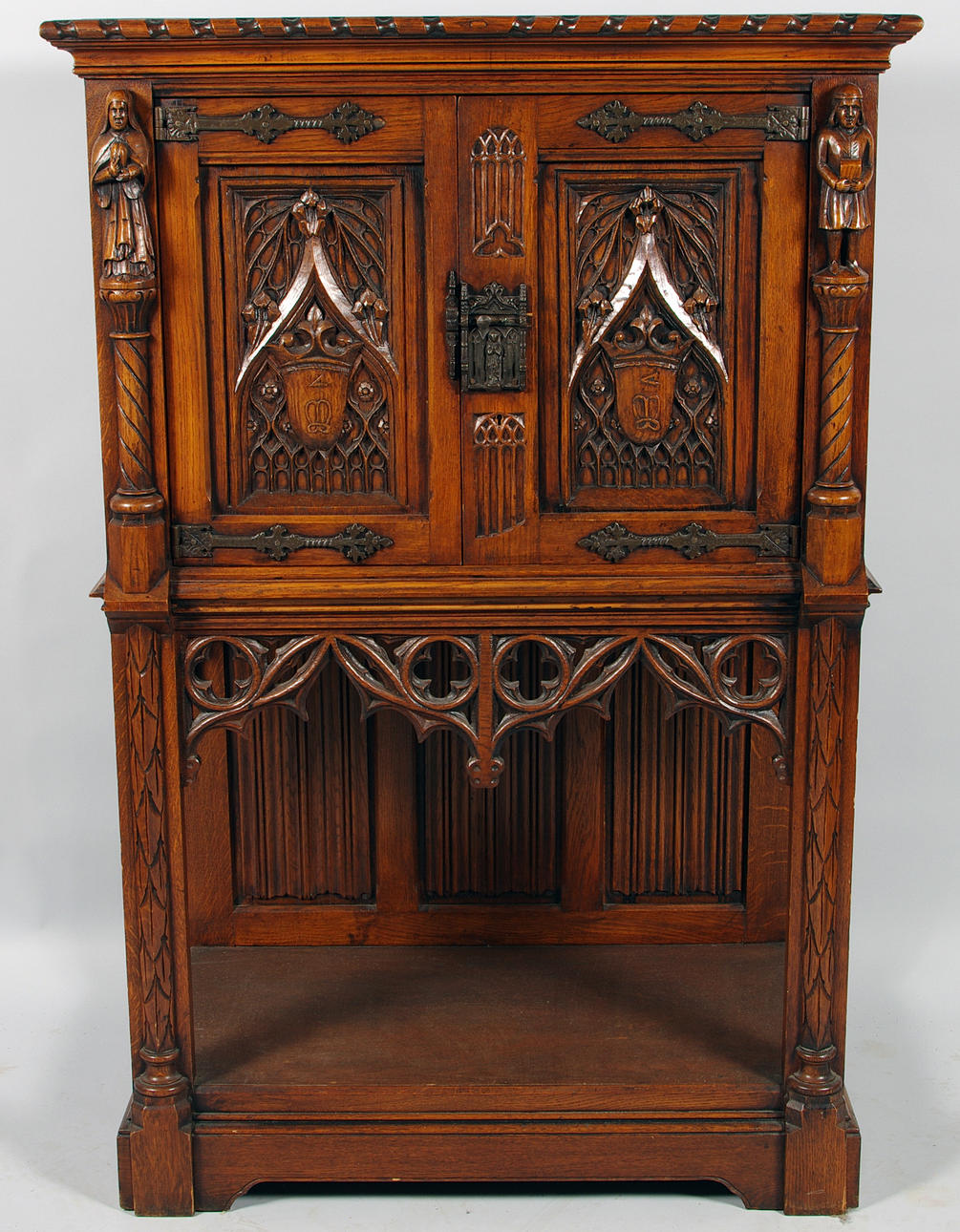 BARSKÅP, ek, rikt skulpterad.