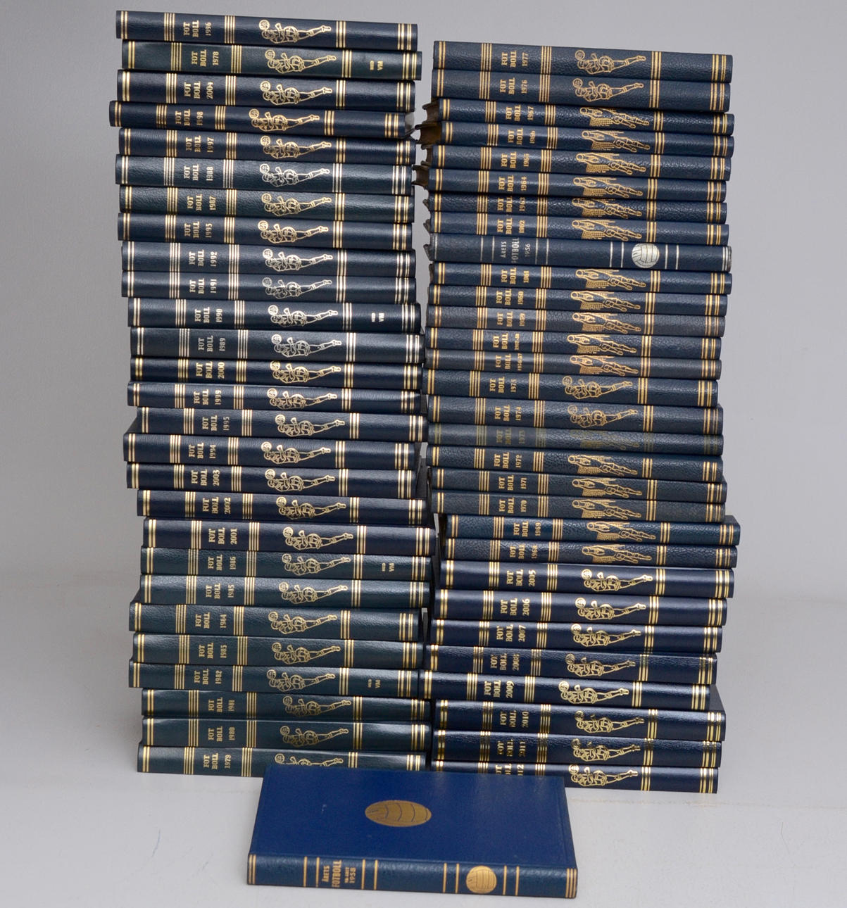 FOTBOLLSBÖCKER, 57 band.