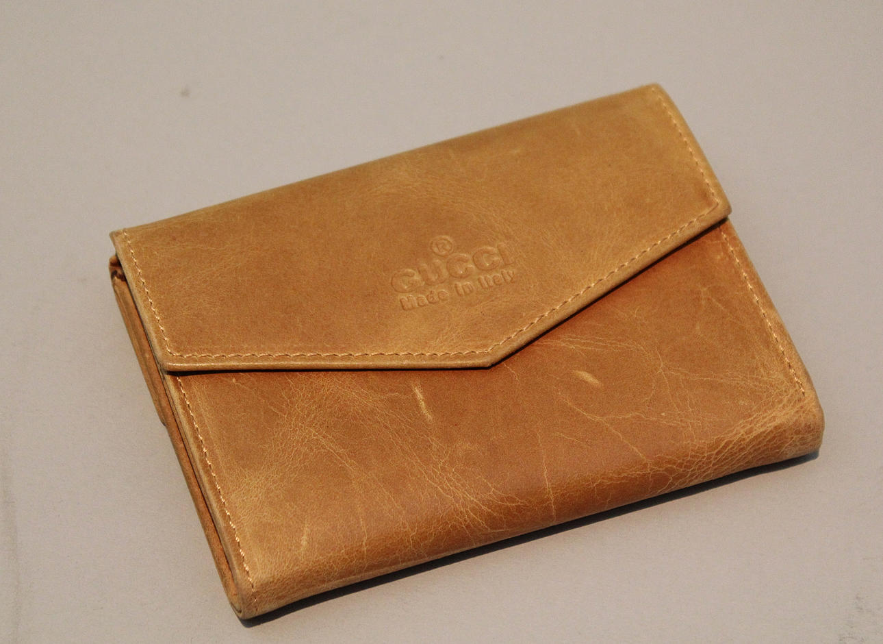 PLÅNBOK i naturläder. Präglad GUCCI. Made in Italy.