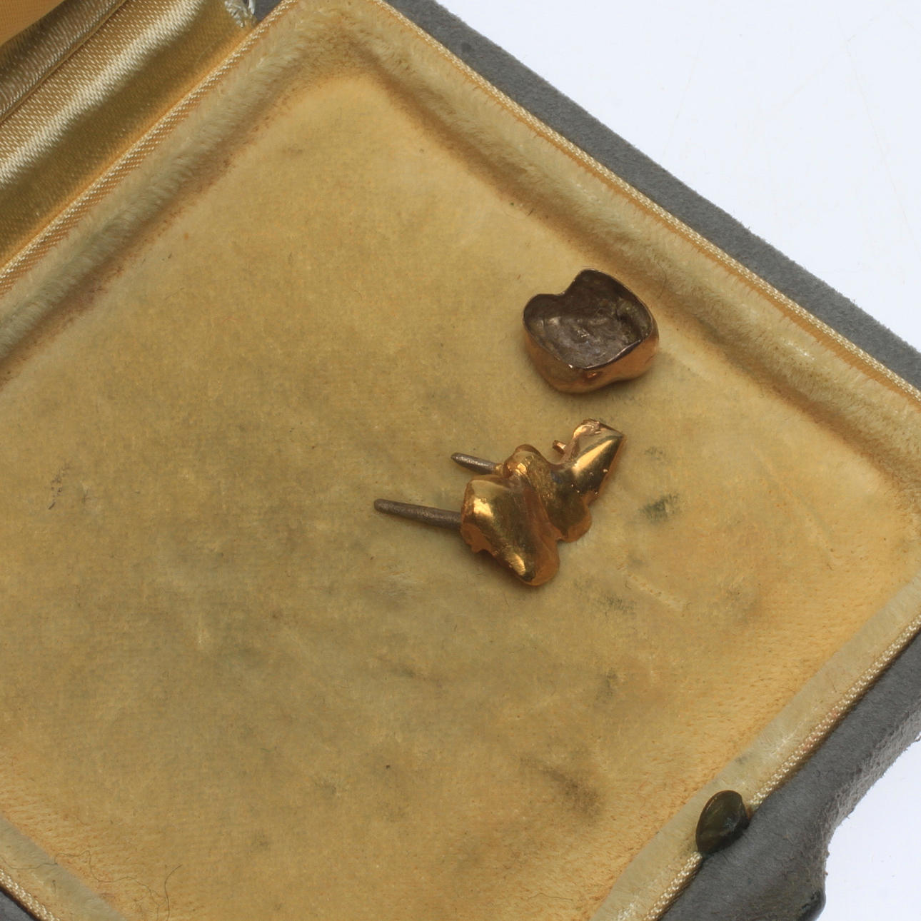 TANDGULD, vikt ca 6,2 gram.