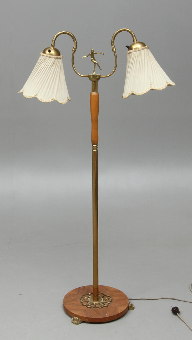 GOLVLAMPA, 2 ljusarmar, 1900-tal.