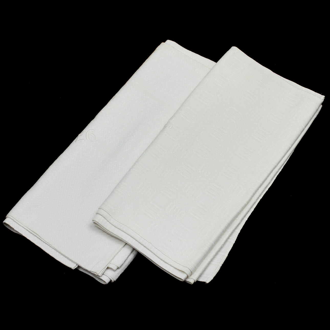 LINNEDUKAR, 2 st, 1900-talets början. 160x140 resp 170x140.