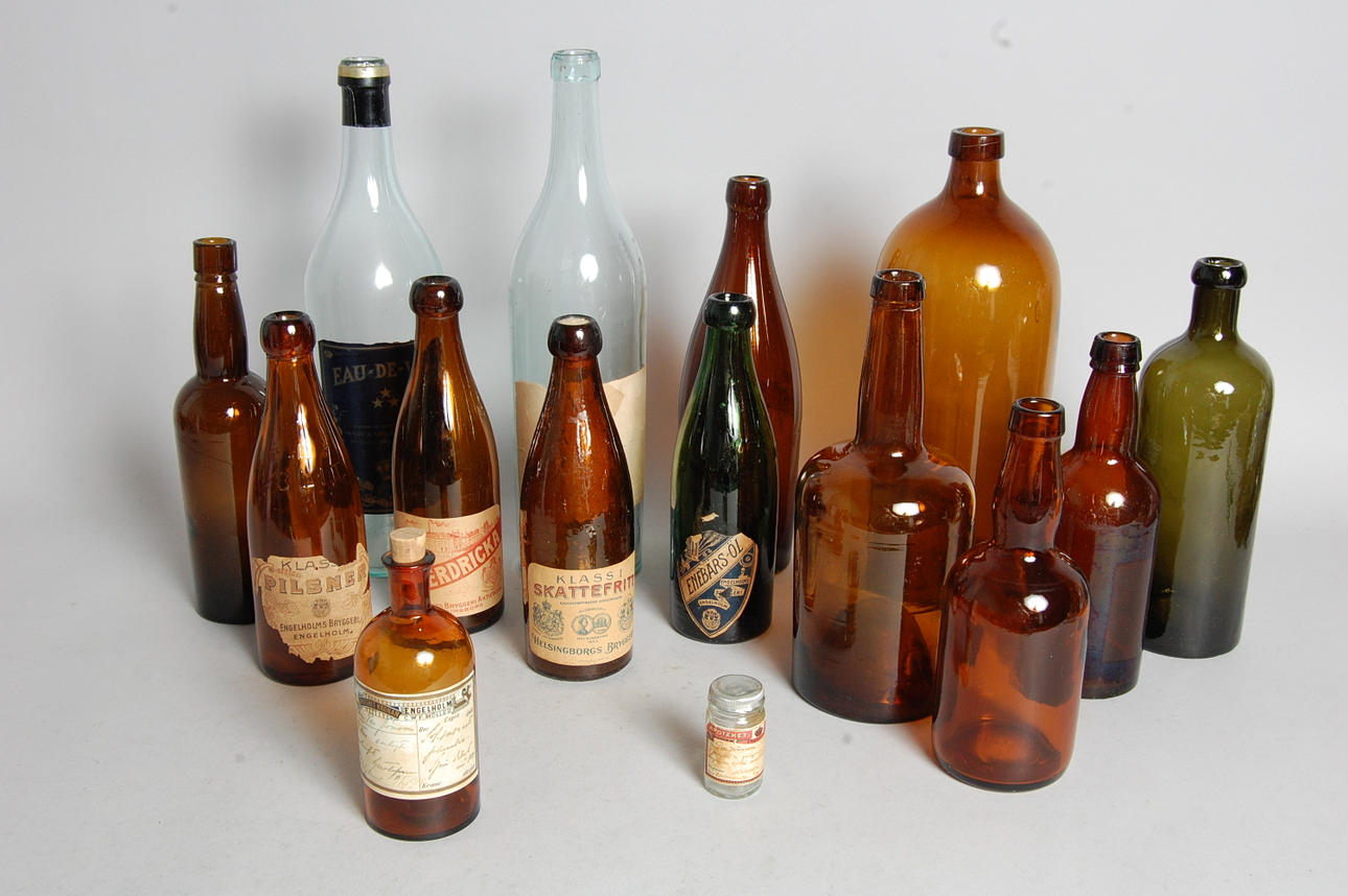 FLASKOR, 15 delar, Ängelholm, Helsingborg, 18-1900-tal.