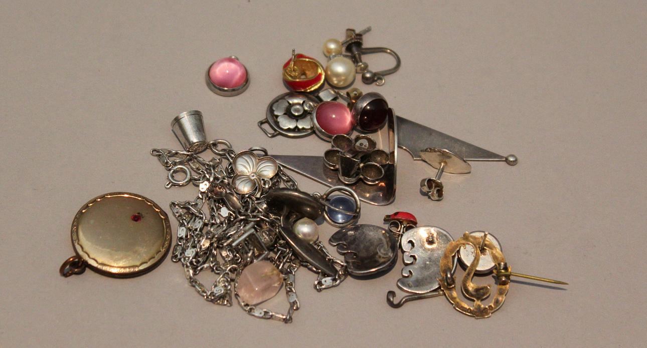 PARTI SILVERSMYCKEN (22). Totalvikt 50 gram.