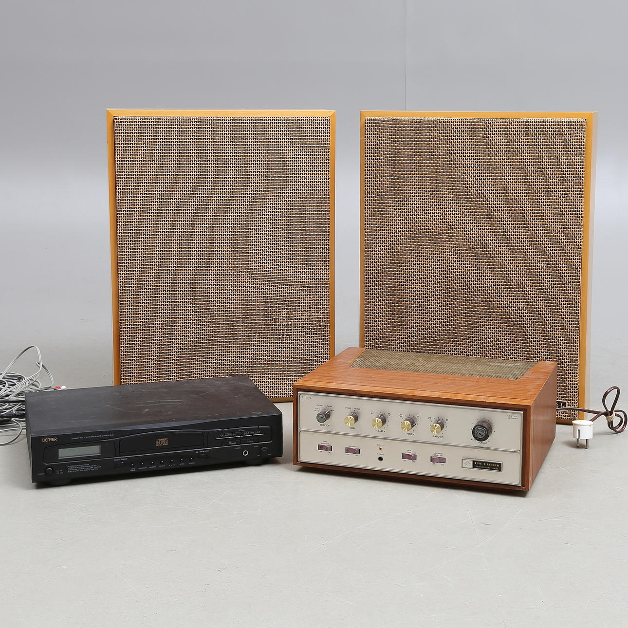 STEREO SYSTEM, Speakers and amplifier Fisher, CD player Denver.