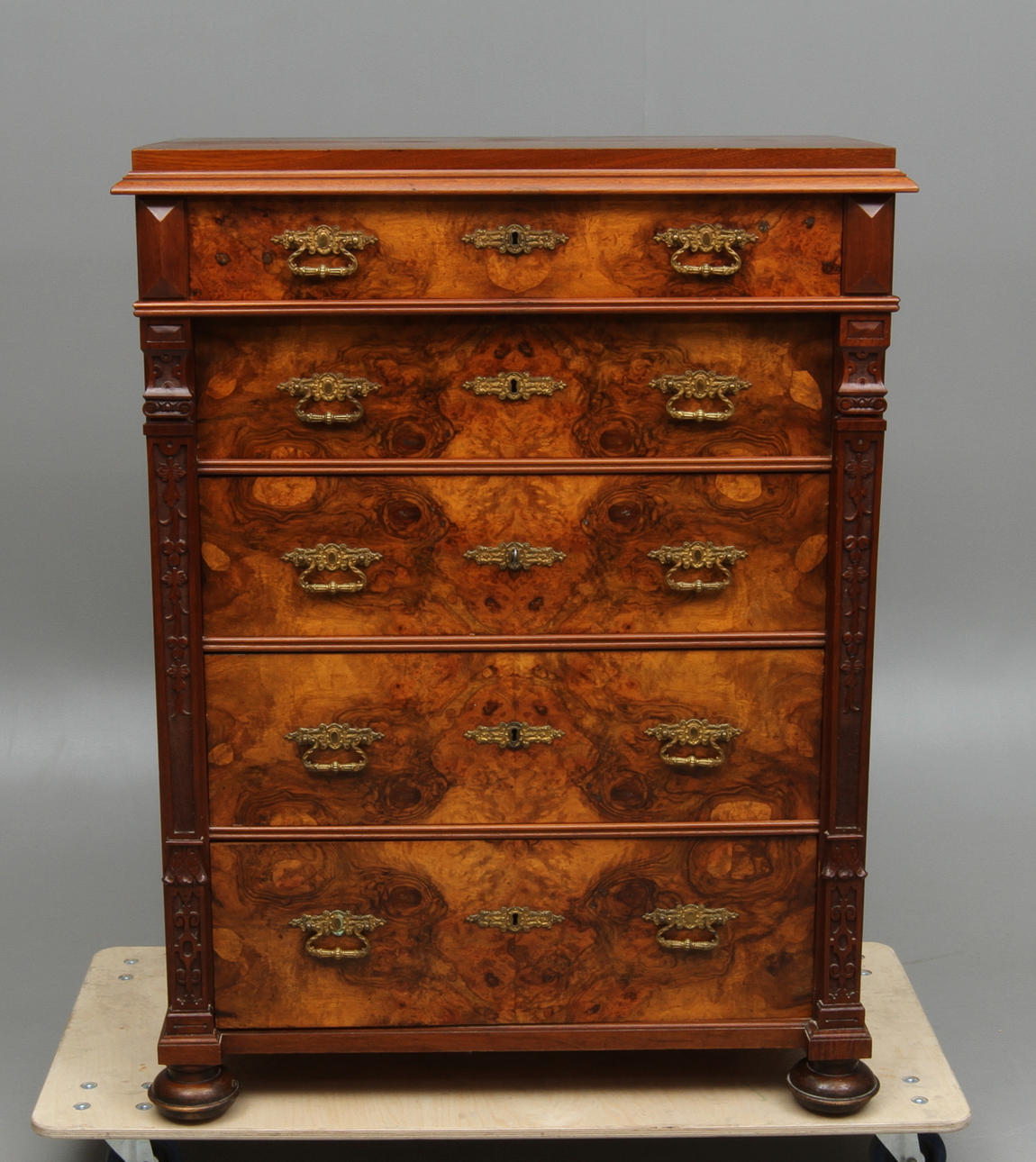 BYRÅ, nyränessans, 1800-talets slut.