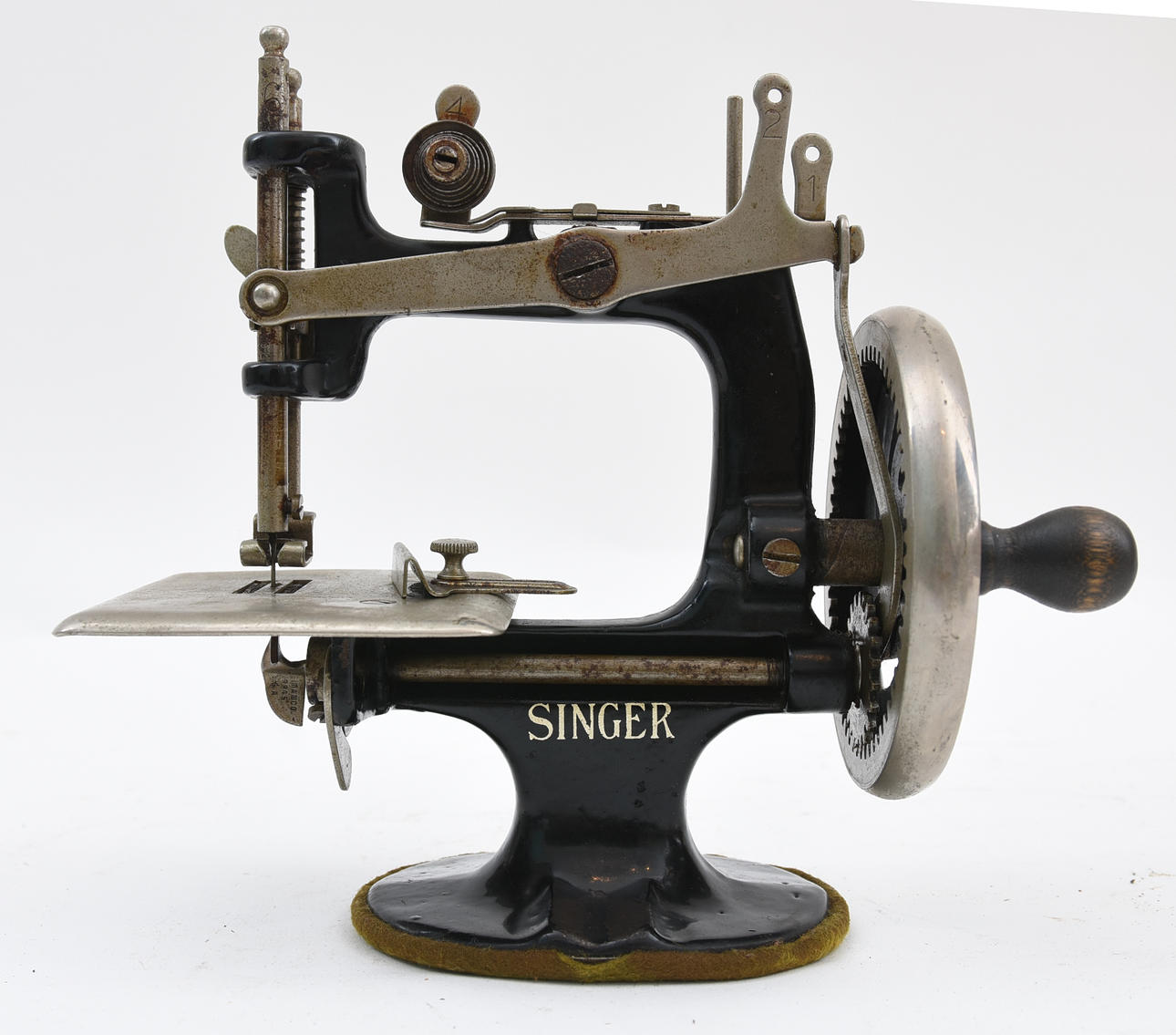 SINGER. Kindernähmaschine Singer No.20, um 1910.