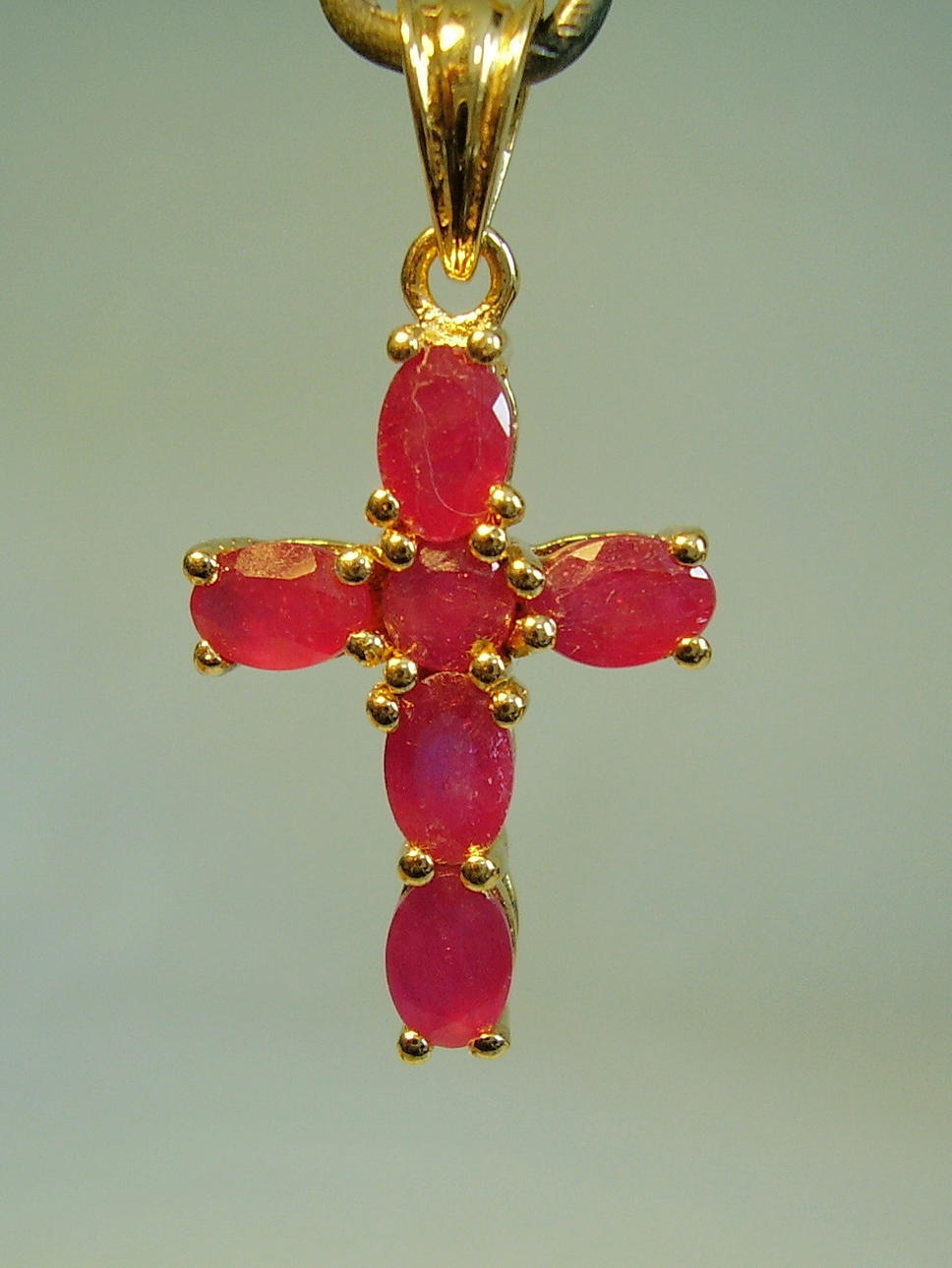 RUBIN KREUZ ANHÄNGER.