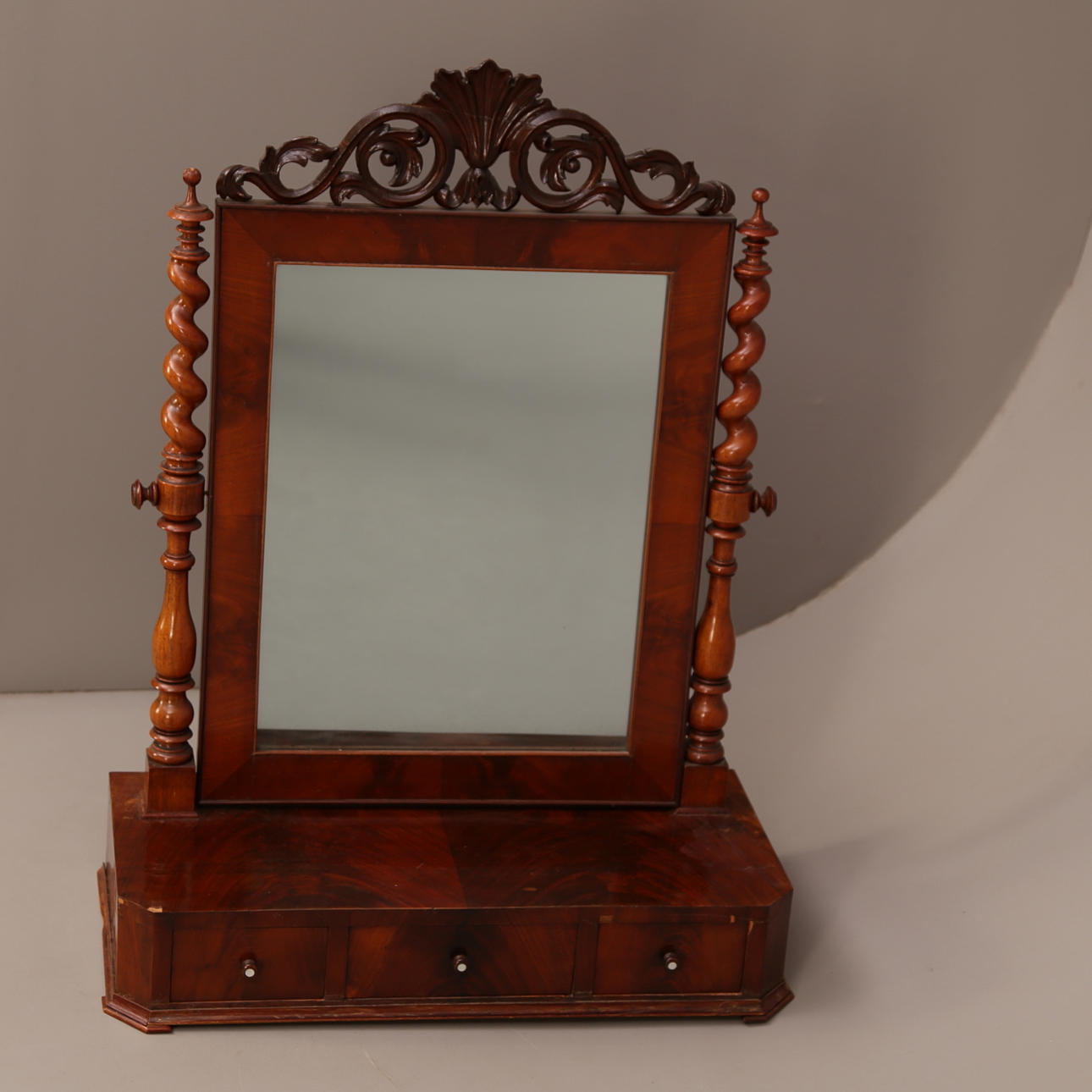 DRAWER MIRROR with three drawers, mahogany, 1900s.