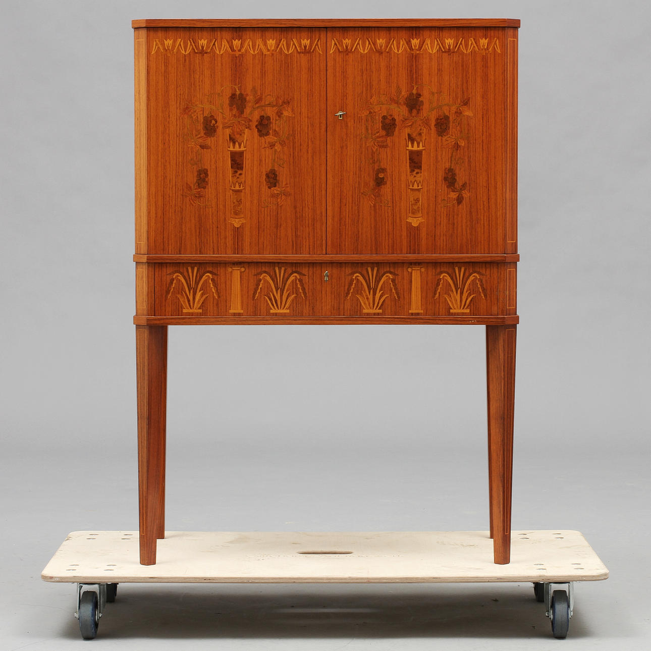 BARSKÅP, 1900-talets mitt.