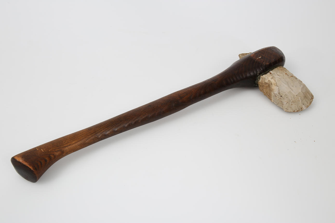 STENØKSER, sten og træ, stenalder og 20. århundrede.