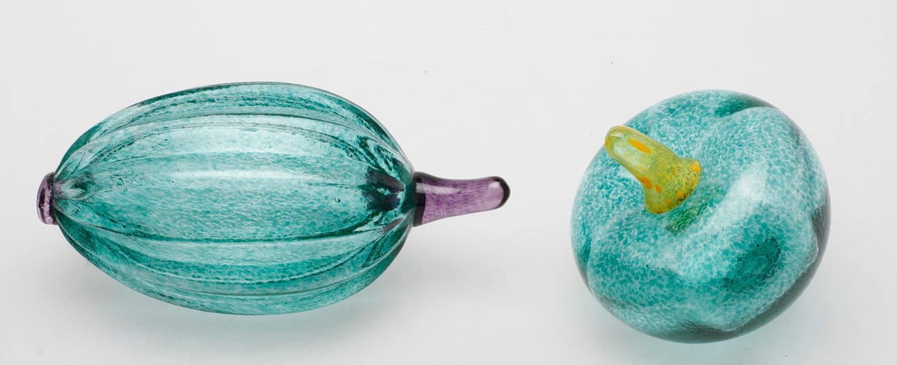 GLASFÖREMÅL, 2 delar, Gunnel Sahlin, Kosta Boda.