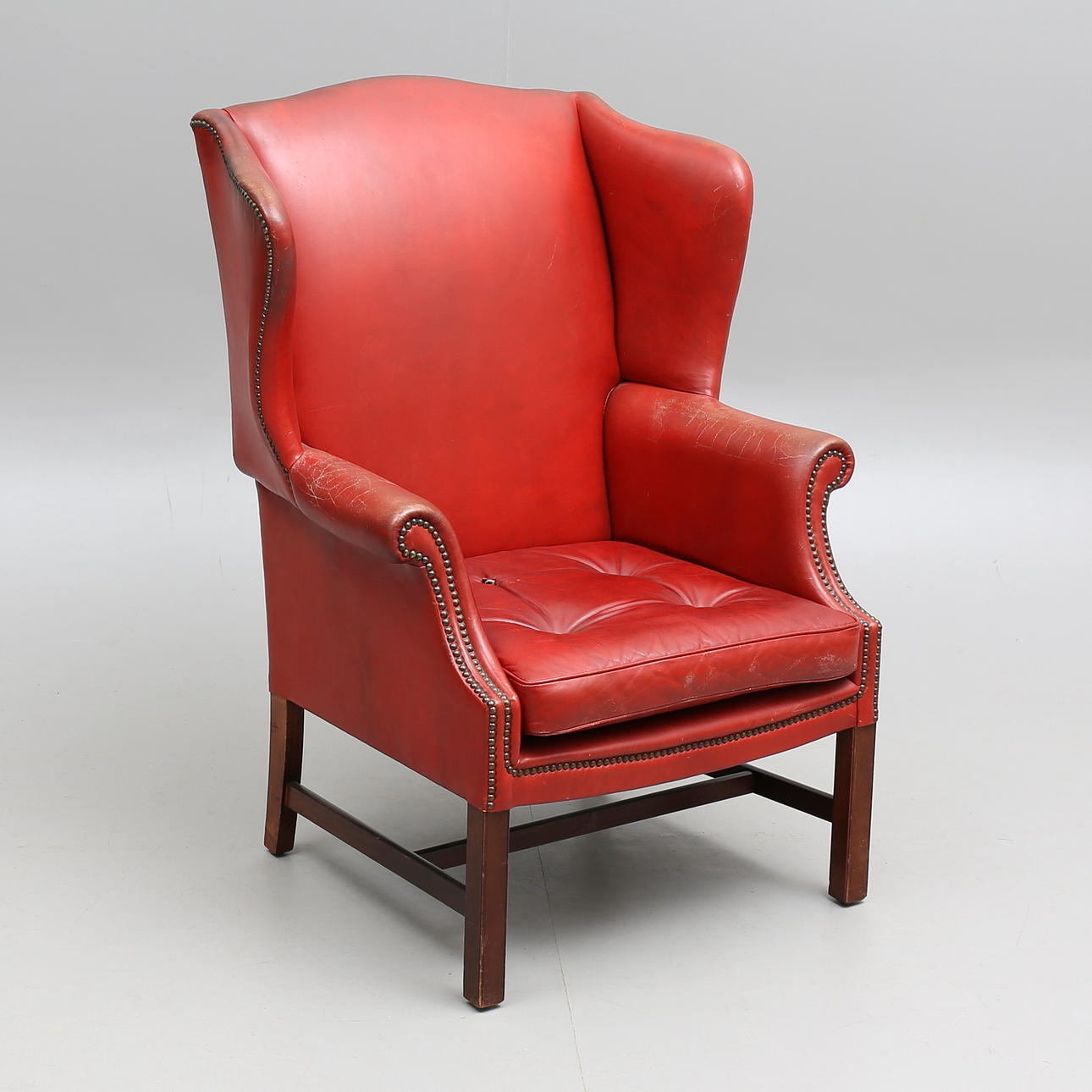 ØRERINGE LÆNESTOL, læder, 20. århundrede.