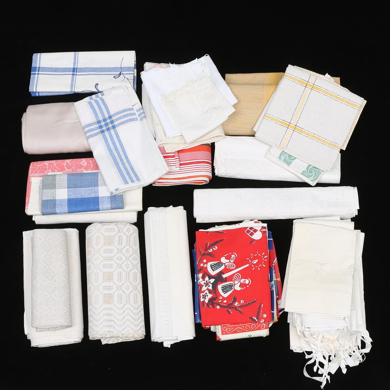 BETTWÄSCHE, KISSENBEZÜGE, TISCHDECKEN.