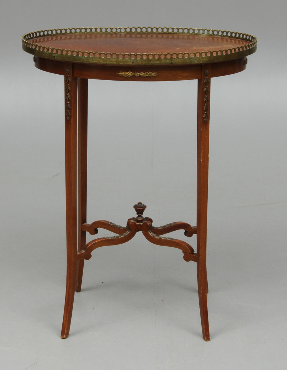 BORD, Louis XVI-stil. 1900-tal.