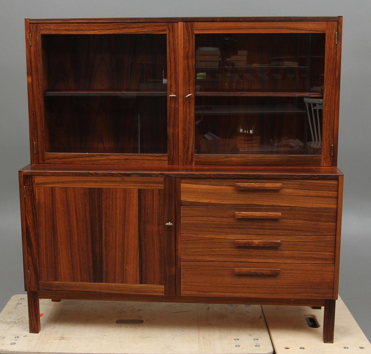 SKÅP, med vitrindel och hyllor, "Domi Monté", Nils Johnsson, Troeds.