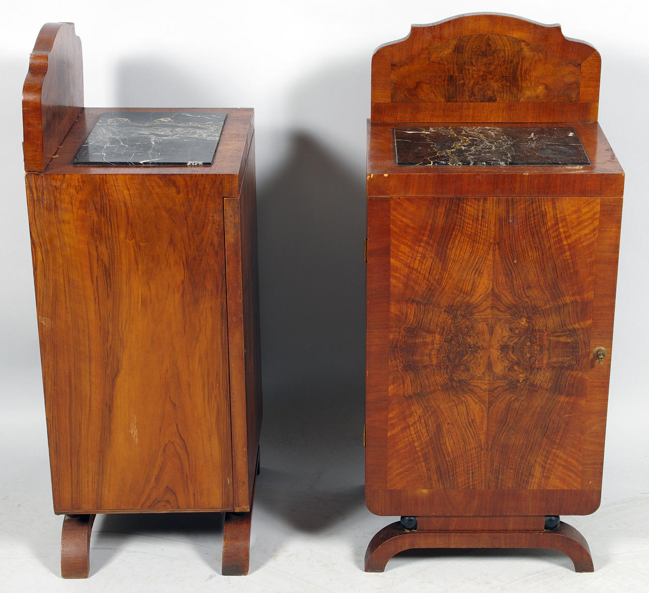 SÄNGBORD, mahogny med marmorskivor, Art Deco.