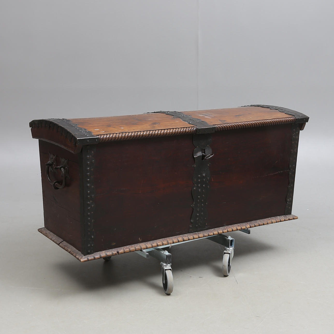 COFFIN, oak, commoner, 18th century.