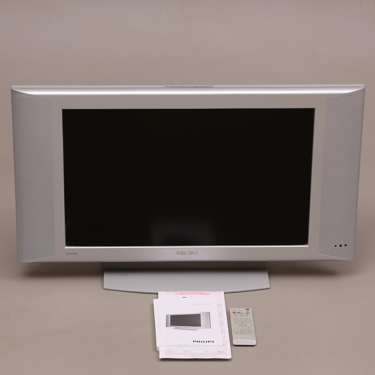 FLAT TV, 26 inch widescreen, Philips, remote control, 2006.