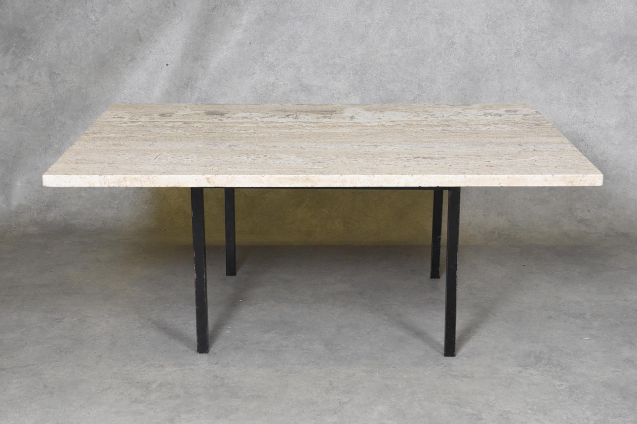MESA DE CENTRO con tapa de piedra.