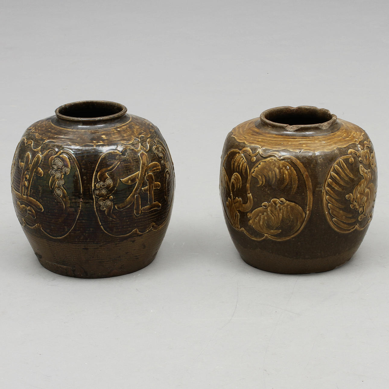 URNOR, 2 st, sydostasien, 1800/1900-tal.