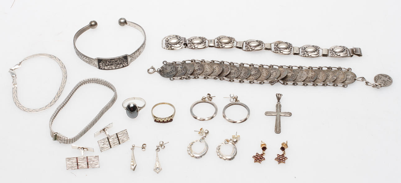 BIJOUTERIER, 1900-tal, bl.a. silver.