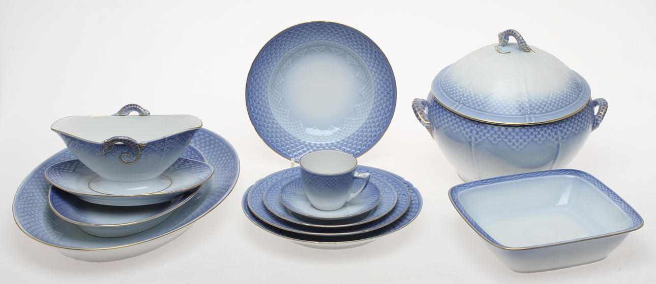 SERVISDELAR, ca 33 delar, "Blå ton", Bing & Gröndahl.