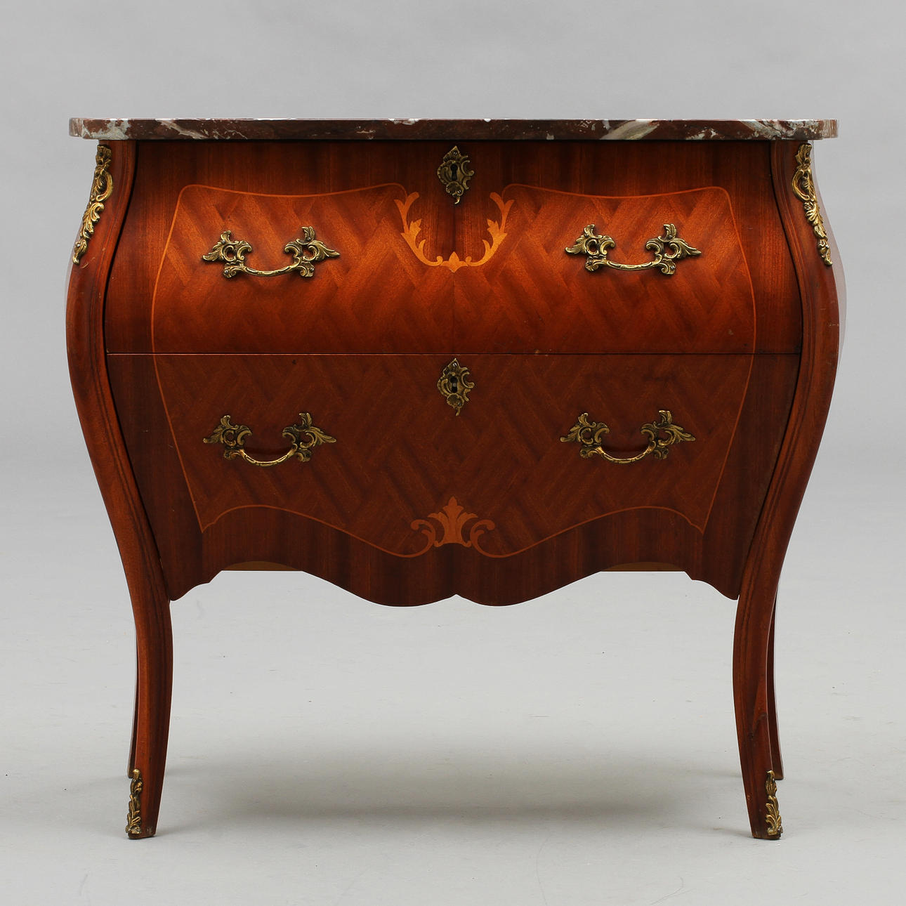 BYRÅ, rokokostil, 1900-tal.