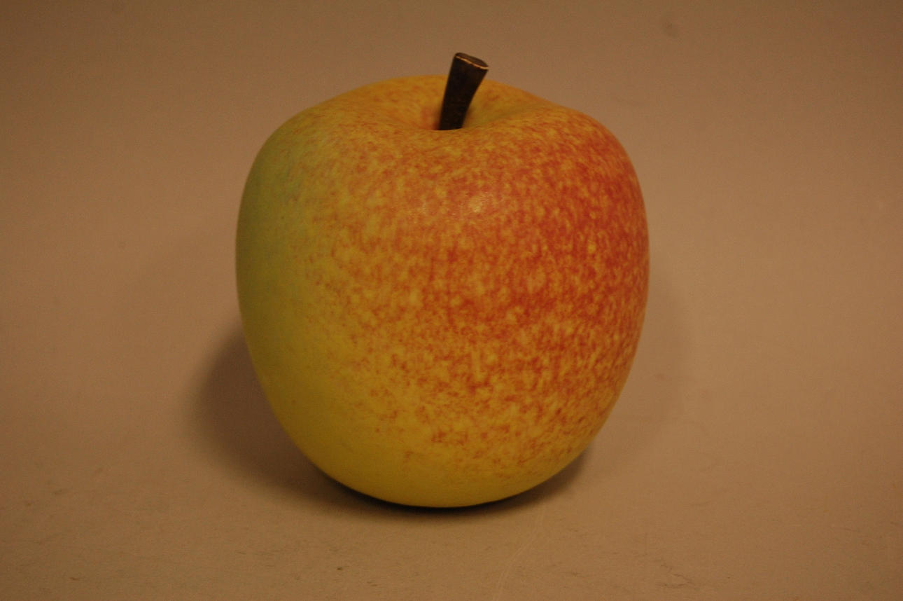 KAJ FOGELBERG. äpple, keramik, signerad.