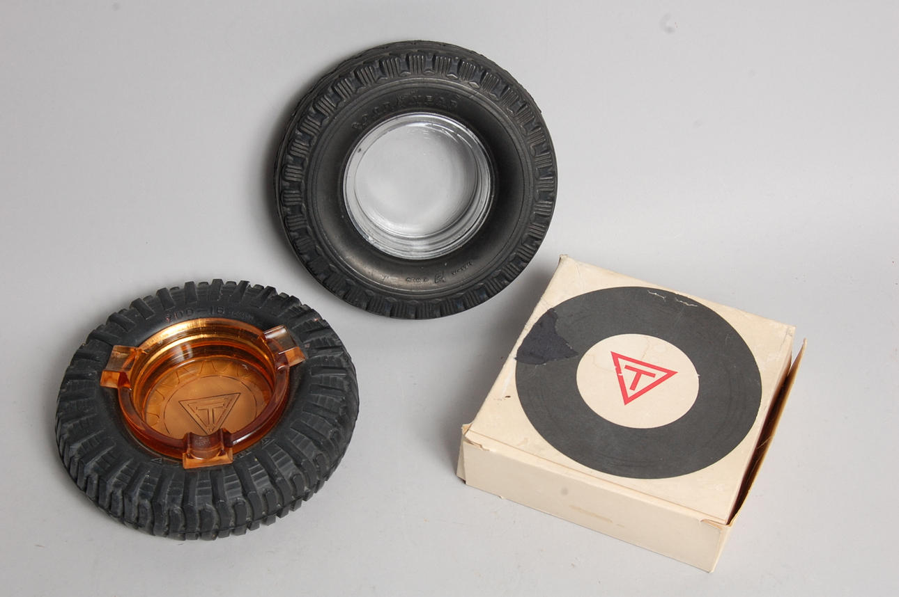 ASKFAT, däck, 2 delar, Trelleborg, Goodyear, i originalkartong.